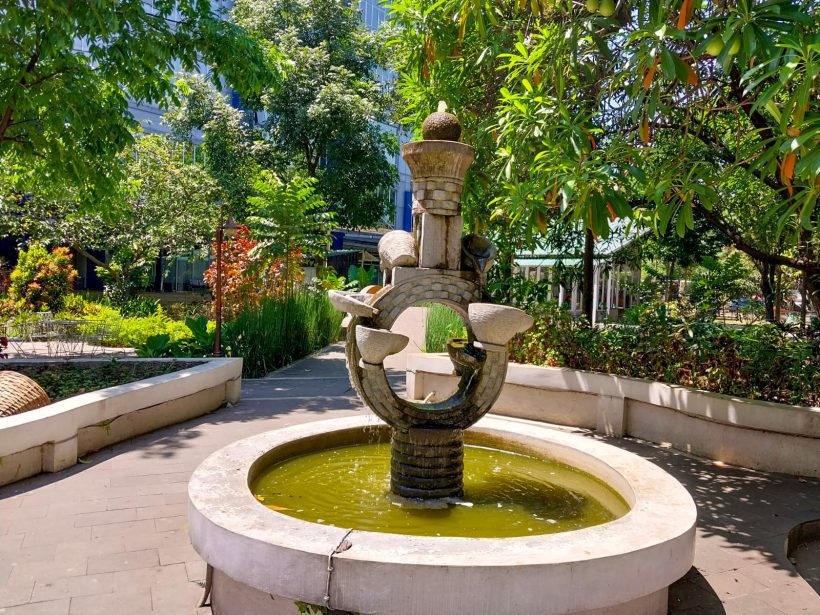 Mengungkap Keindahan dan Kebermanfaatan Fasilitas Air Mancur Dekat Gedung Bangkit di Kampus Telkom University