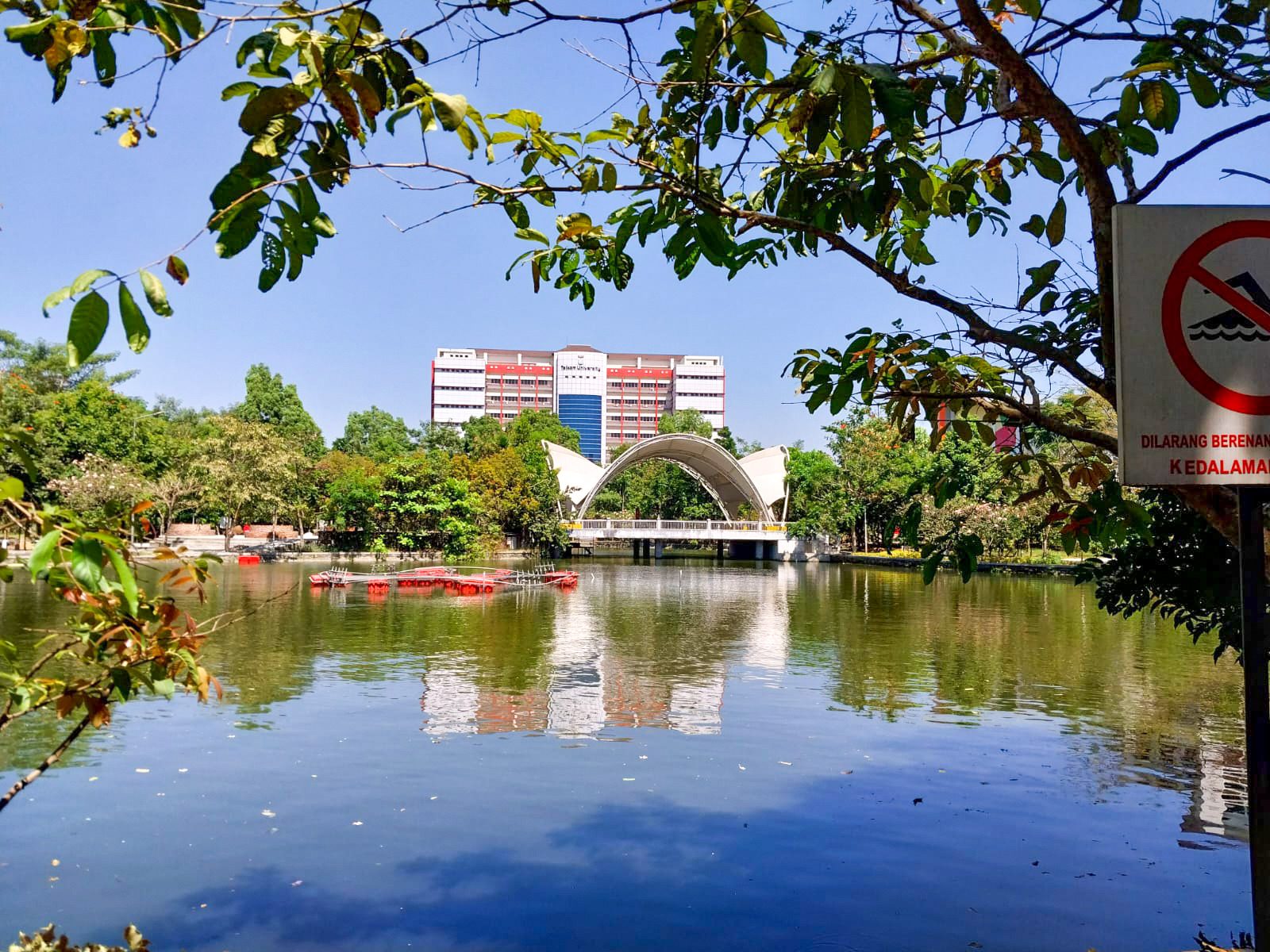 Situ Cilodong: Oase Ketenangan di Tepi Danau Kalibaru, Jawa Barat