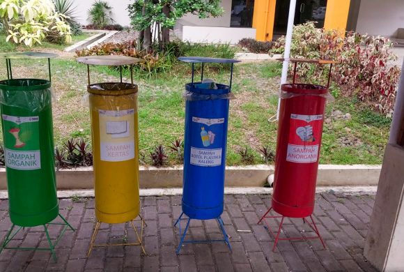 Fasilitas Tempat Sampah Terpadu di Kampus Telkom University: Memilah Sampah dengan Warna untuk Lingkungan yang Lebih Bersih